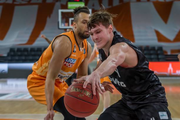 但蒋圣龙选 但蒋圣龙选